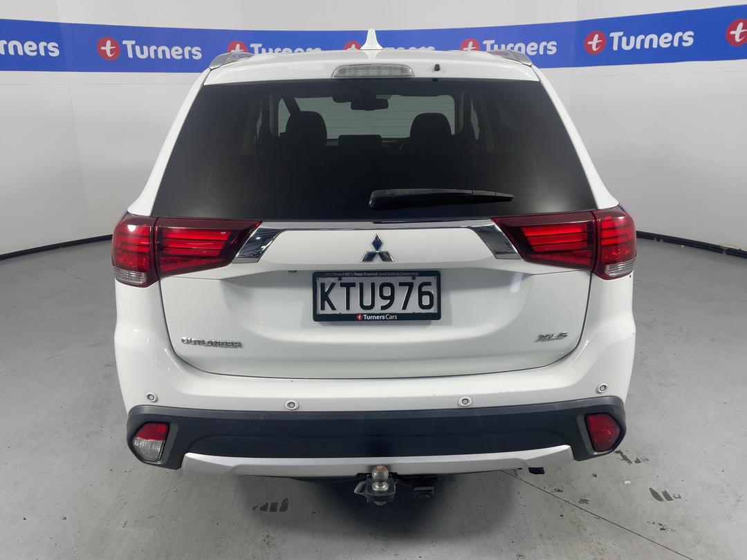 Photo '6' of Mitsubishi Outlander