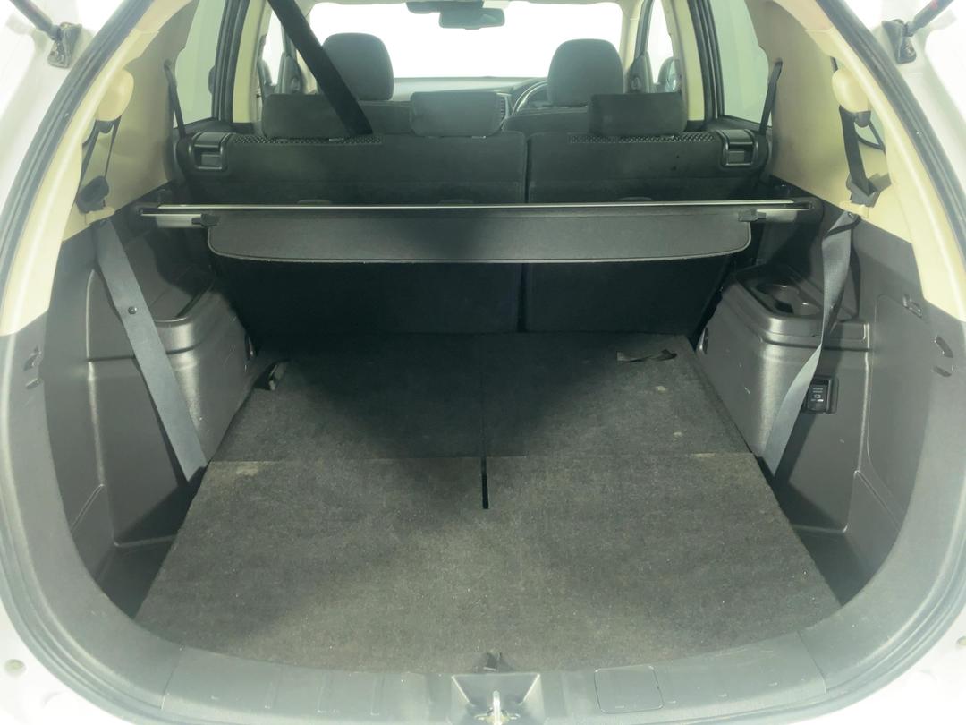 Photo '14' of Mitsubishi Outlander