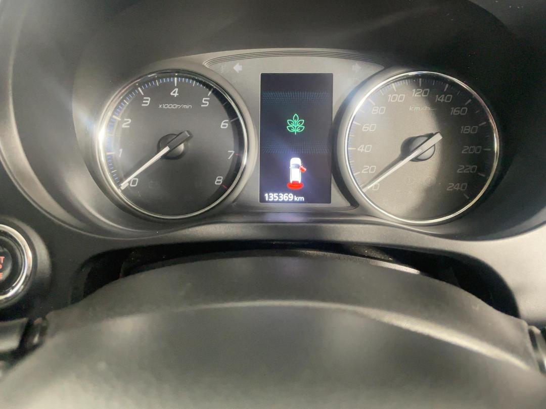 Photo '21' of Mitsubishi Outlander