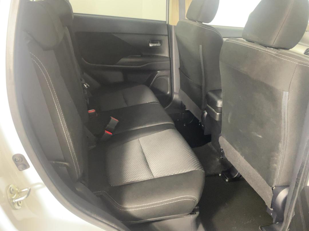 Photo '20' of Mitsubishi Outlander