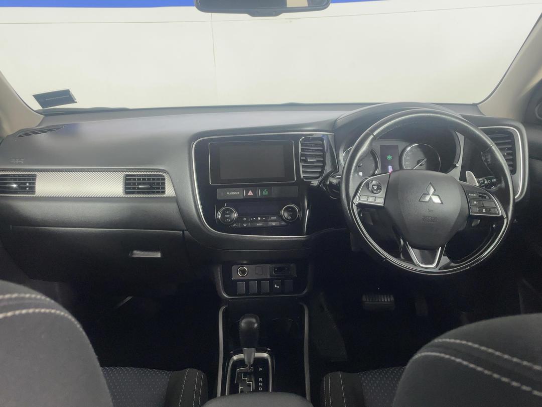 Photo '17' of Mitsubishi Outlander