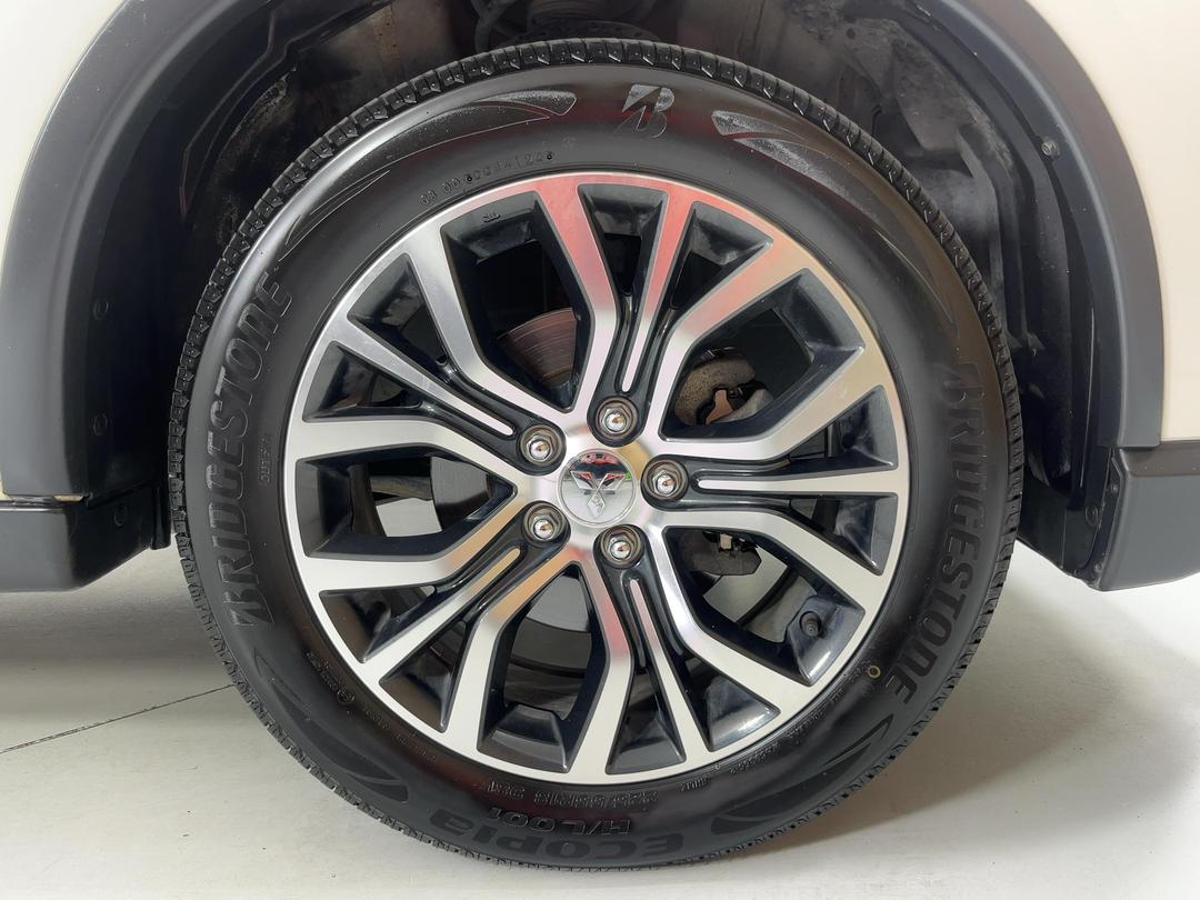 Photo '9' of Mitsubishi Outlander