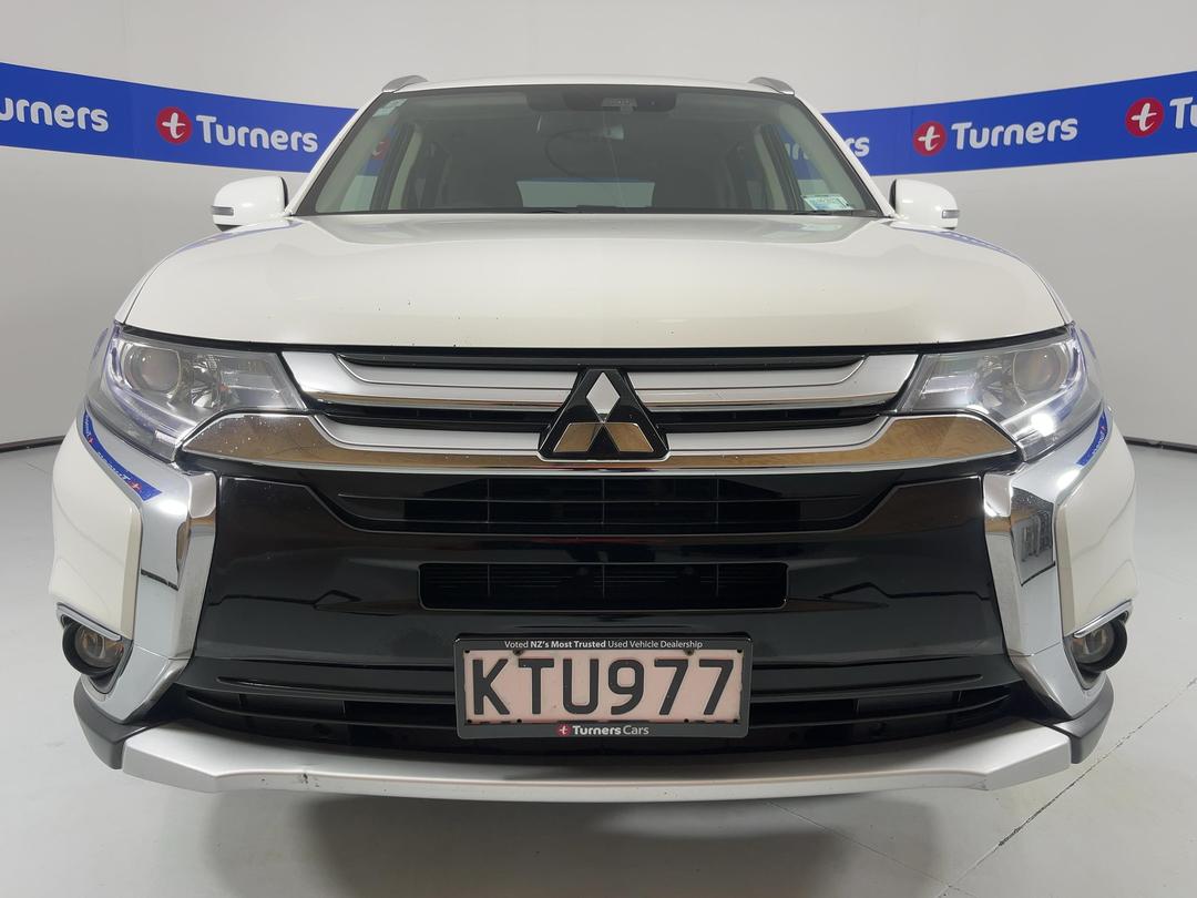 Photo '2' of Mitsubishi Outlander