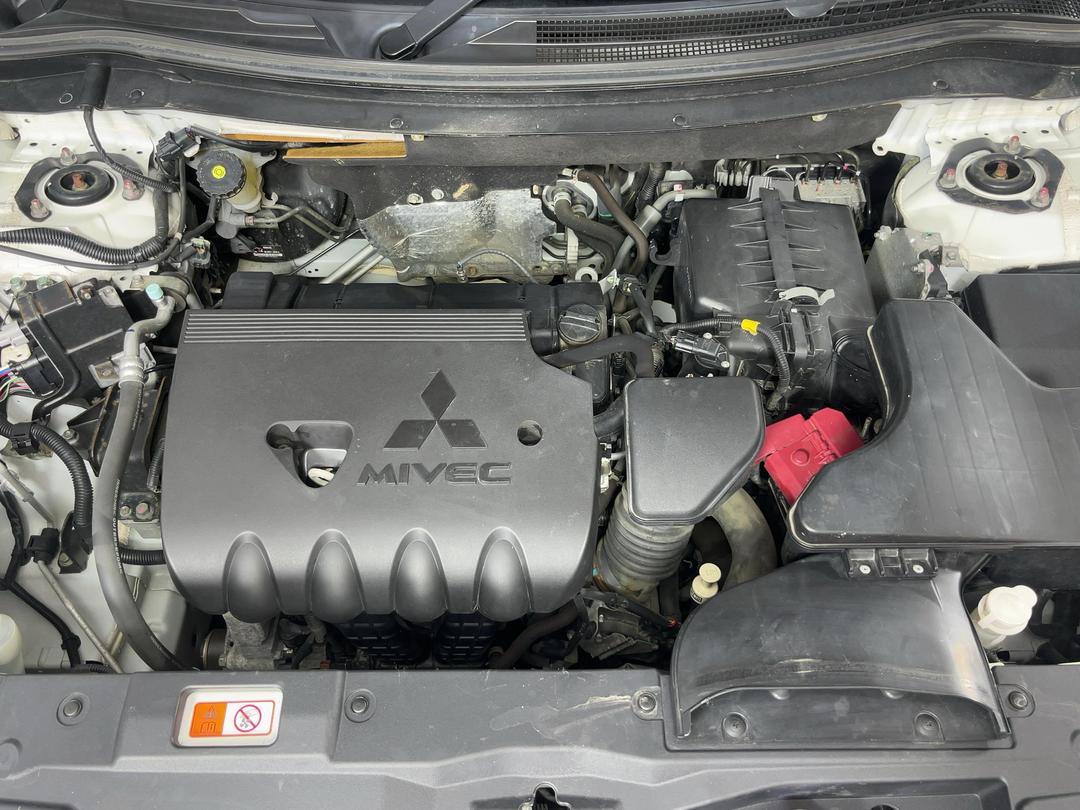 Photo '13' of Mitsubishi Outlander