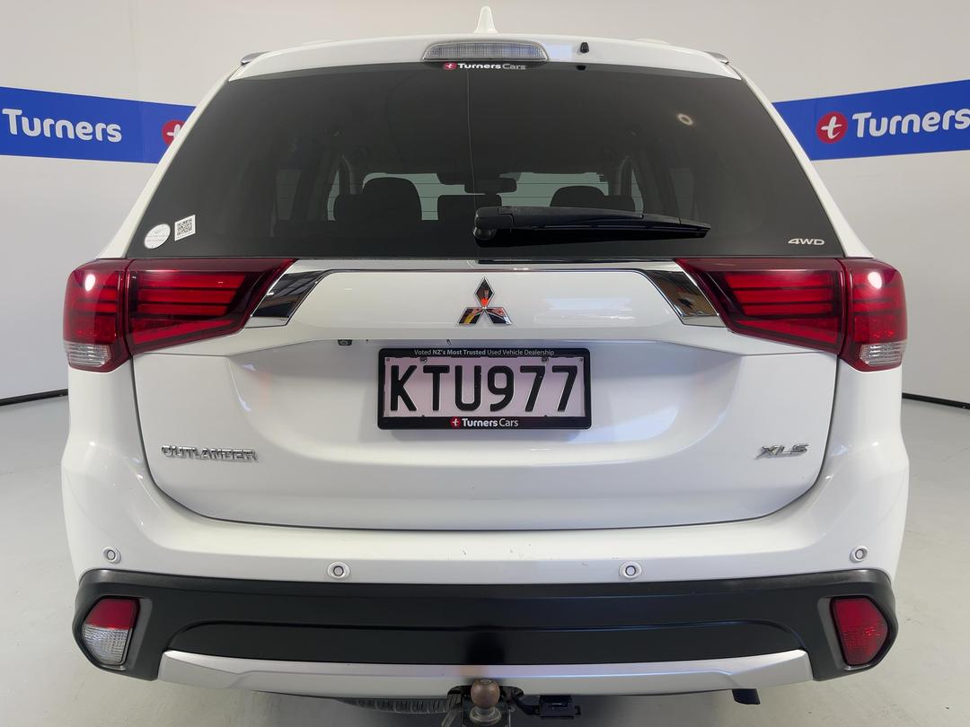 Photo '6' of Mitsubishi Outlander