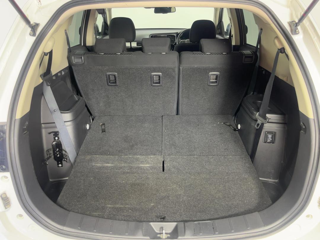 Photo '14' of Mitsubishi Outlander