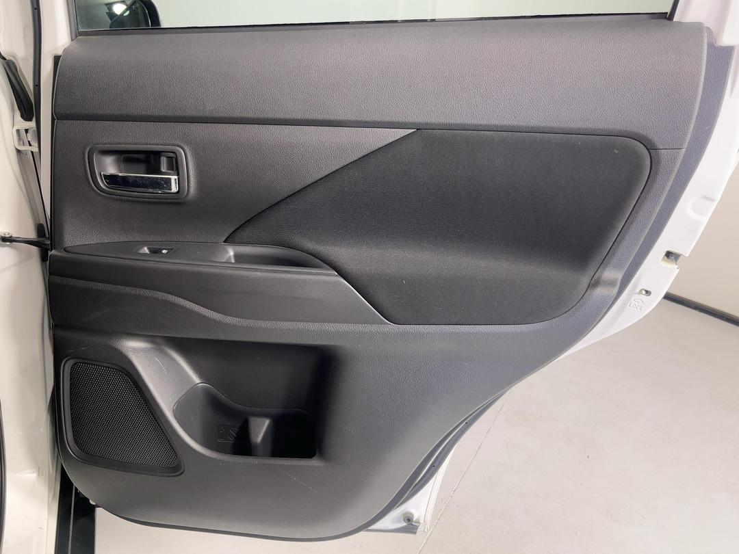 Photo '19' of Mitsubishi Outlander