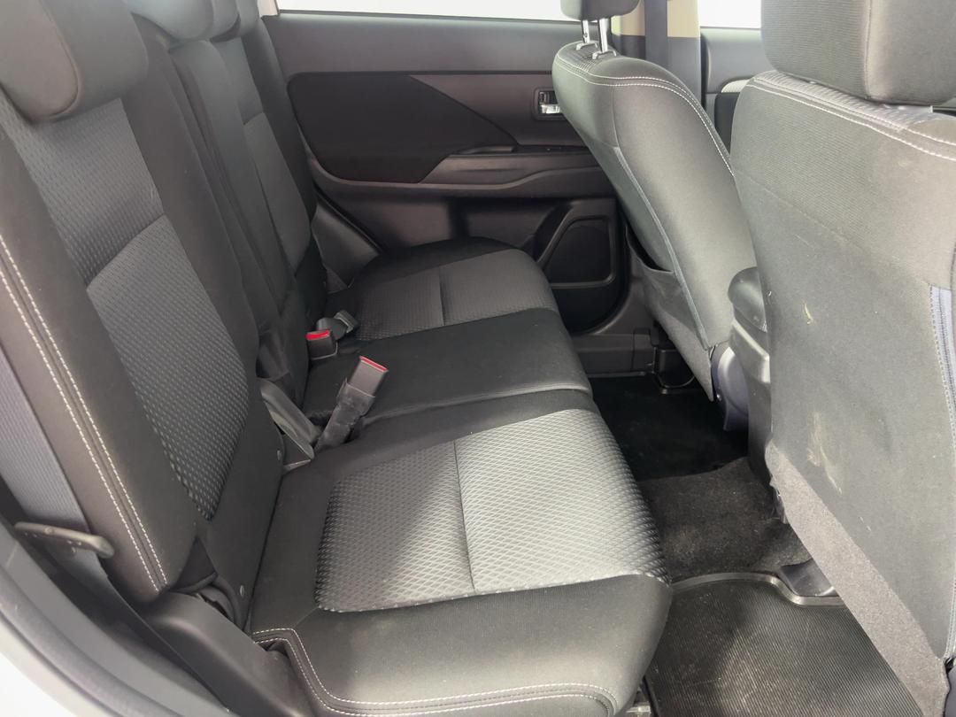 Photo '20' of Mitsubishi Outlander