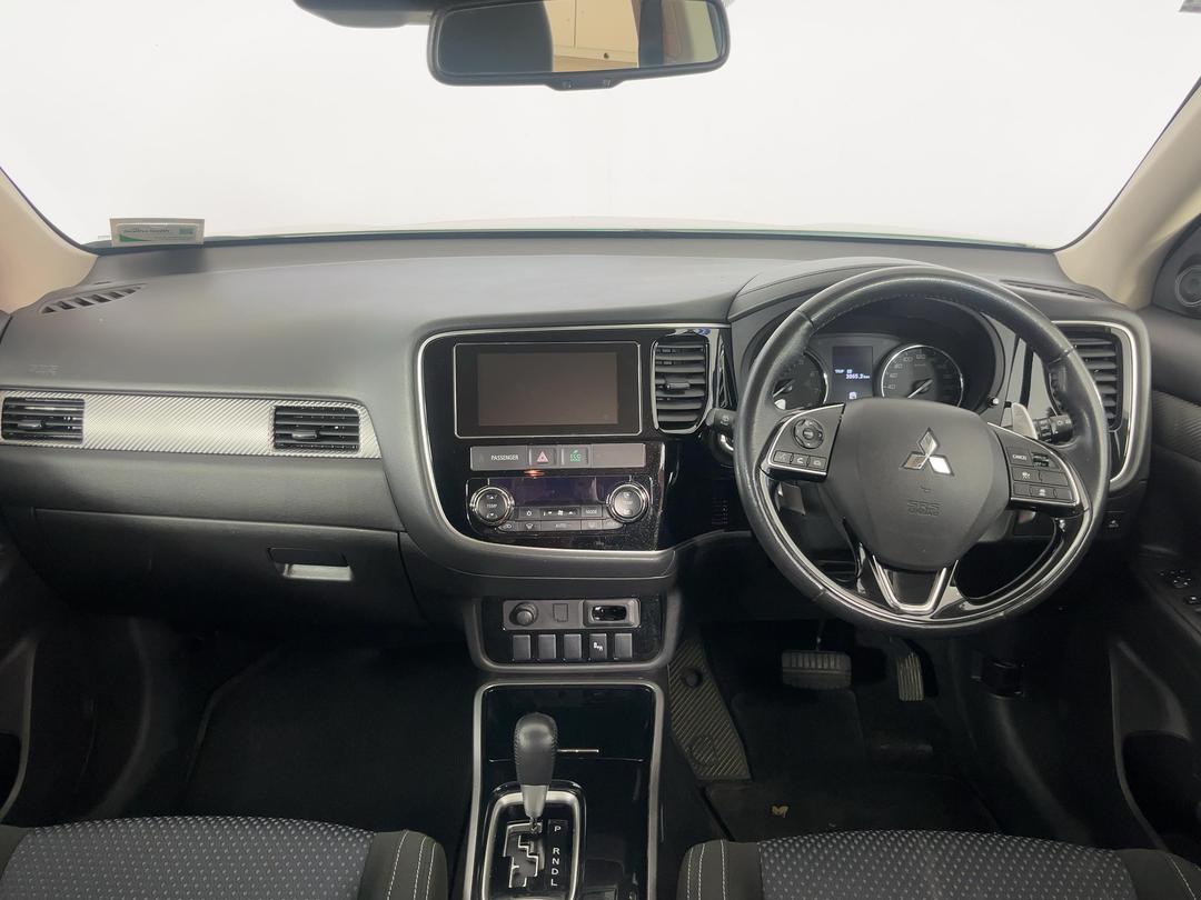 Photo '17' of Mitsubishi Outlander