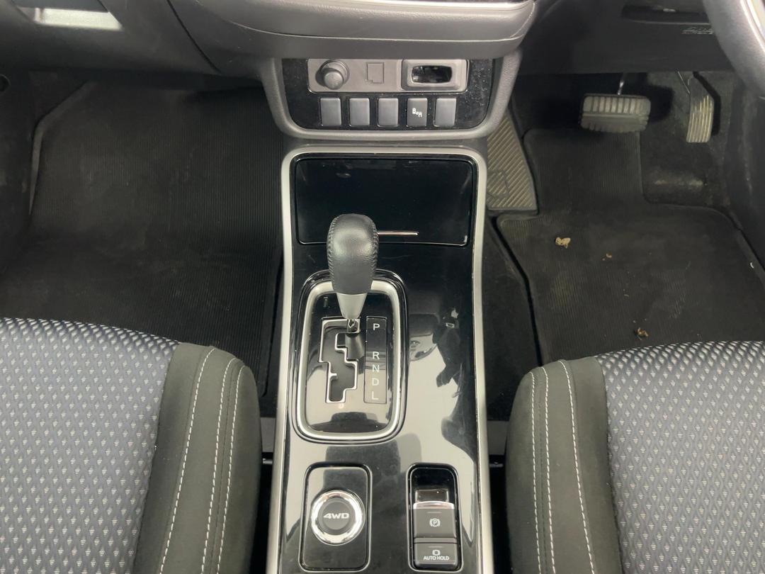 Photo '18' of Mitsubishi Outlander