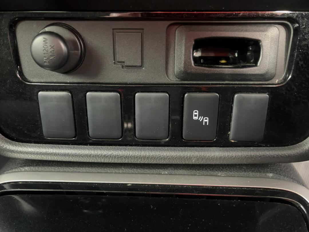 Photo '29' of Mitsubishi Outlander