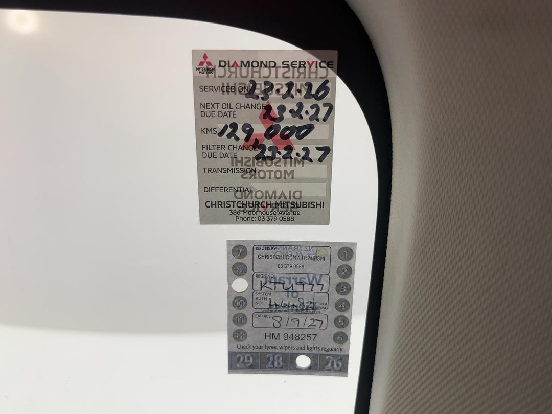 Photo '32' of Mitsubishi Outlander