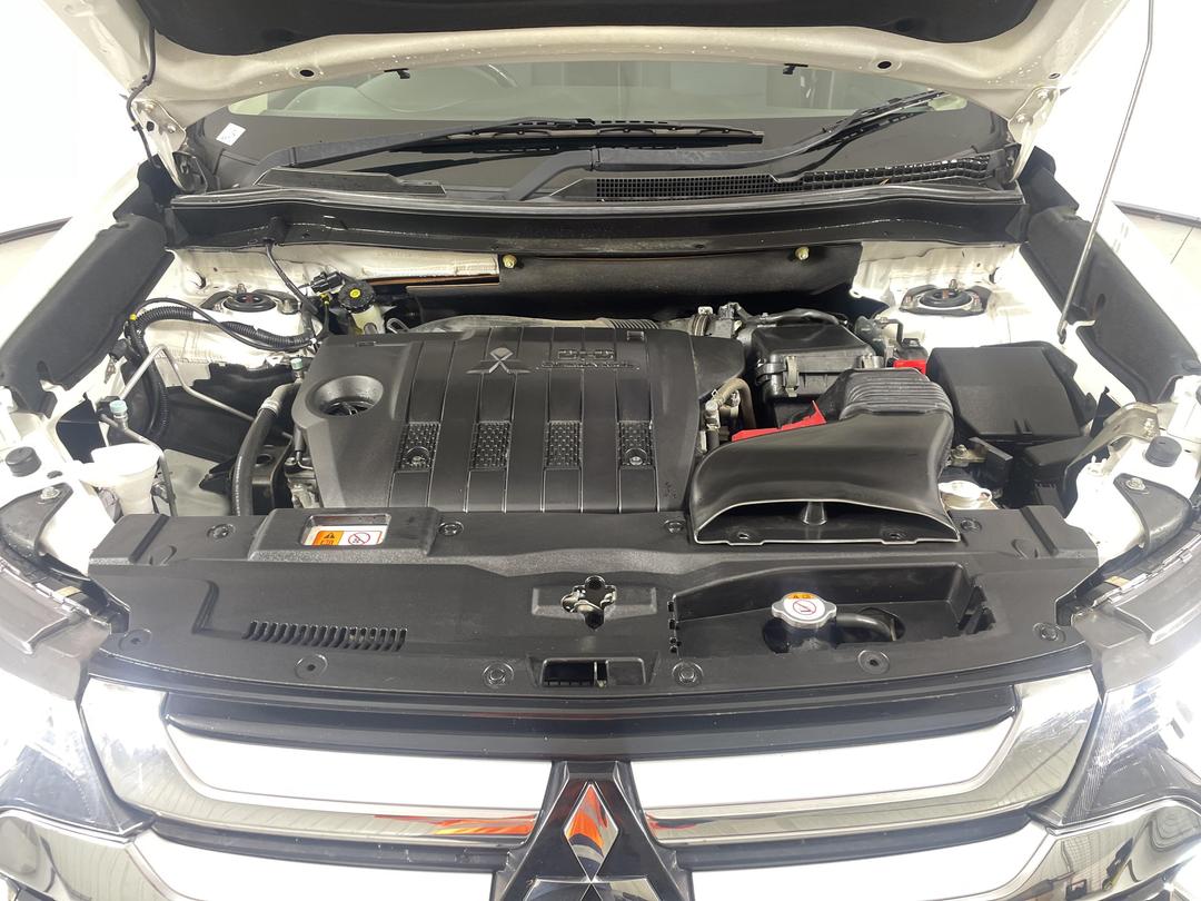 Photo '13' of Mitsubishi Outlander