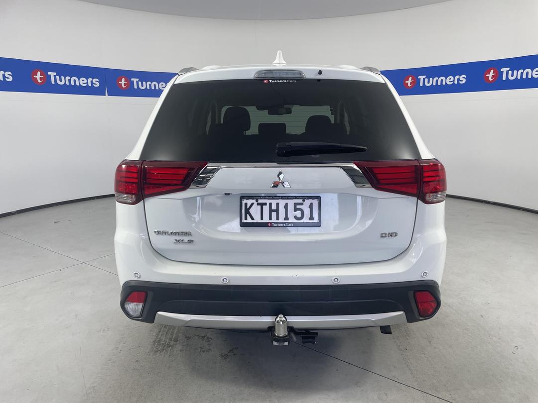 Photo '6' of Mitsubishi Outlander