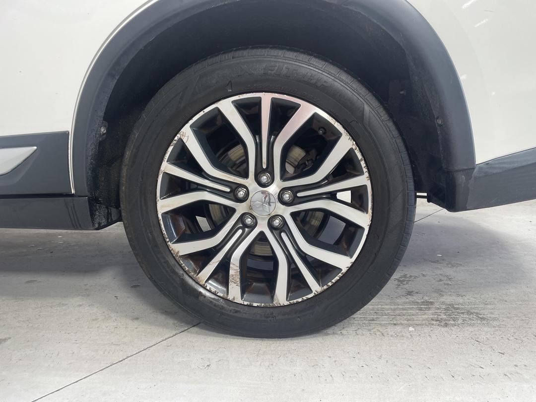 Photo '11' of Mitsubishi Outlander