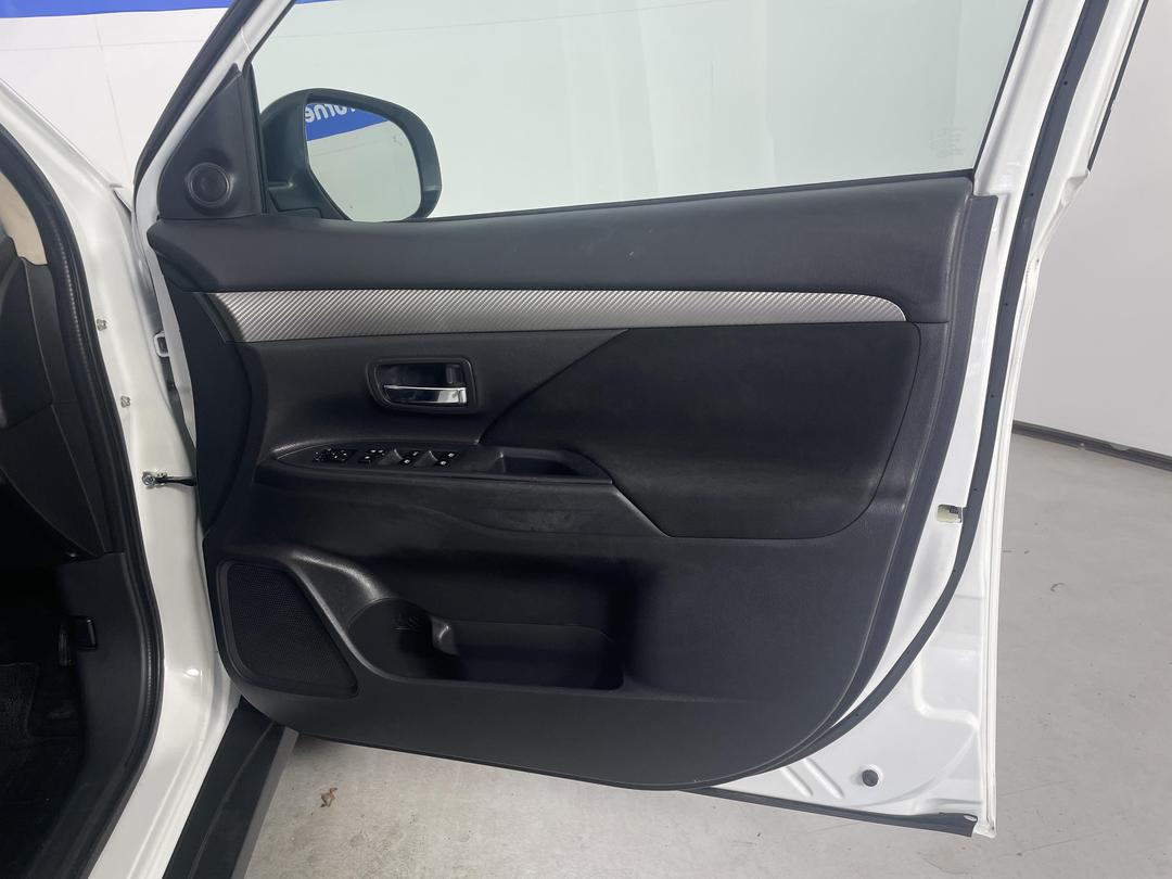 Photo '15' of Mitsubishi Outlander