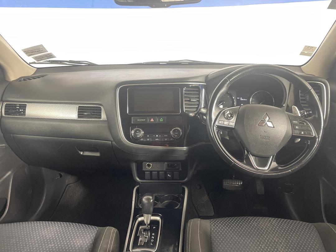 Photo '17' of Mitsubishi Outlander