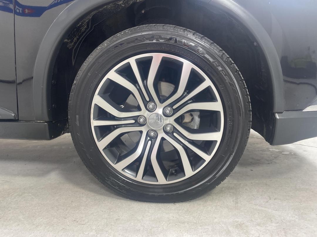 Photo '9' of Mitsubishi Outlander