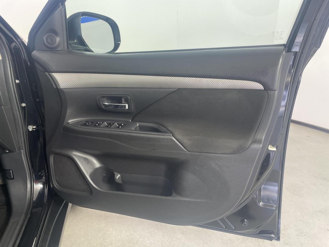 Photo '15' of Mitsubishi Outlander