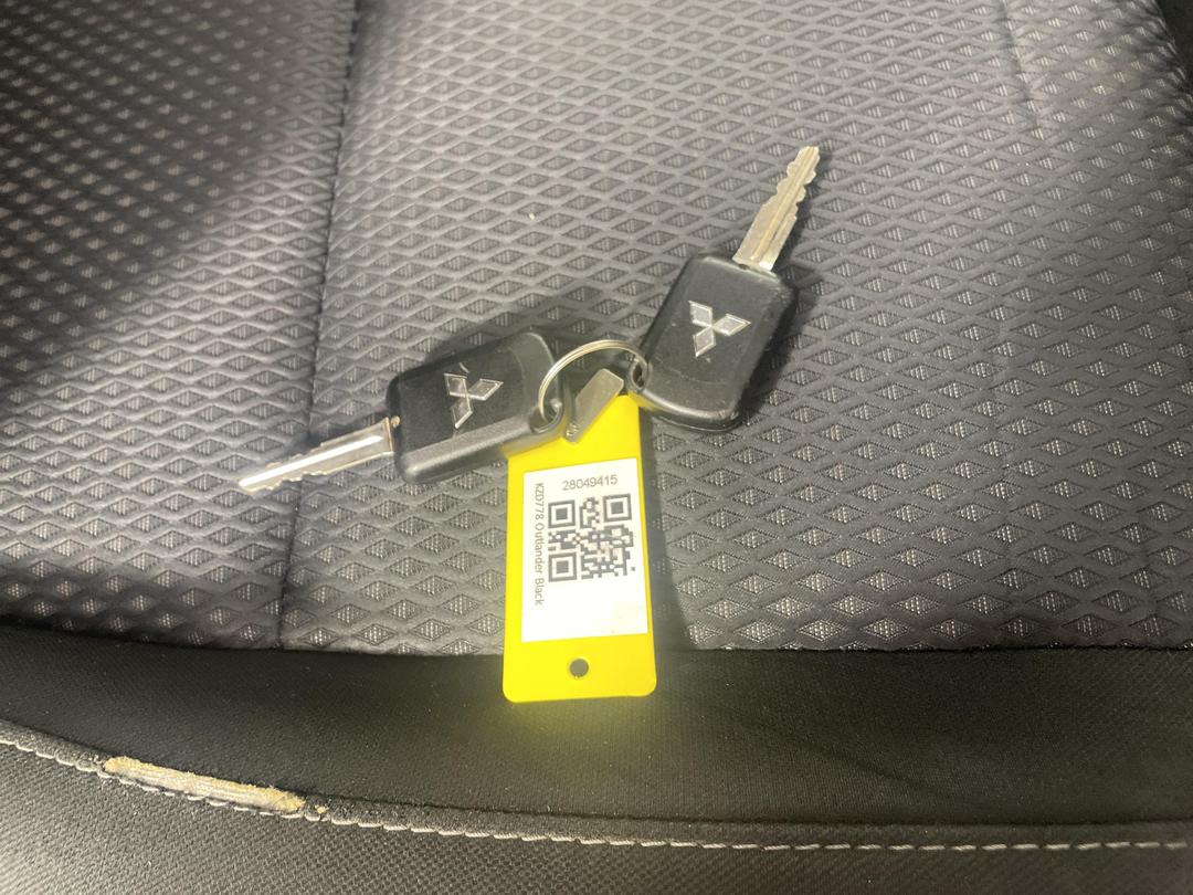 Photo '22' of Mitsubishi Outlander