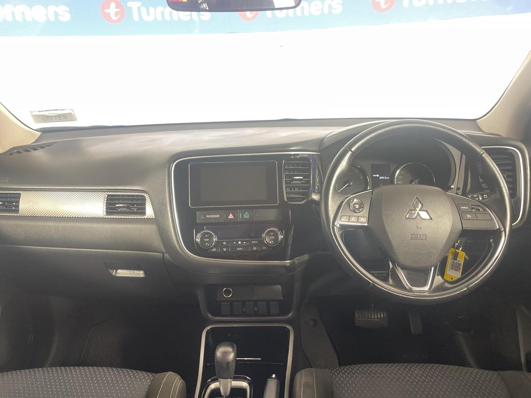 Photo '17' of Mitsubishi Outlander