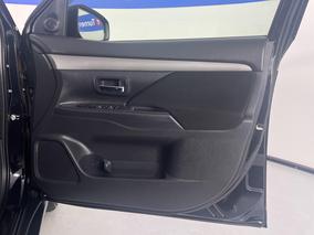 Photo '15' of Mitsubishi Outlander