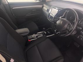 Photo '16' of Mitsubishi Outlander