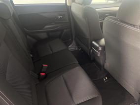 Photo '20' of Mitsubishi Outlander