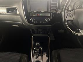 Photo '18' of Mitsubishi Outlander