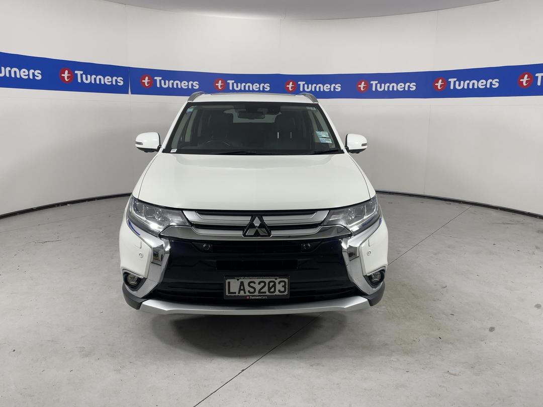 Photo '2' of Mitsubishi Outlander