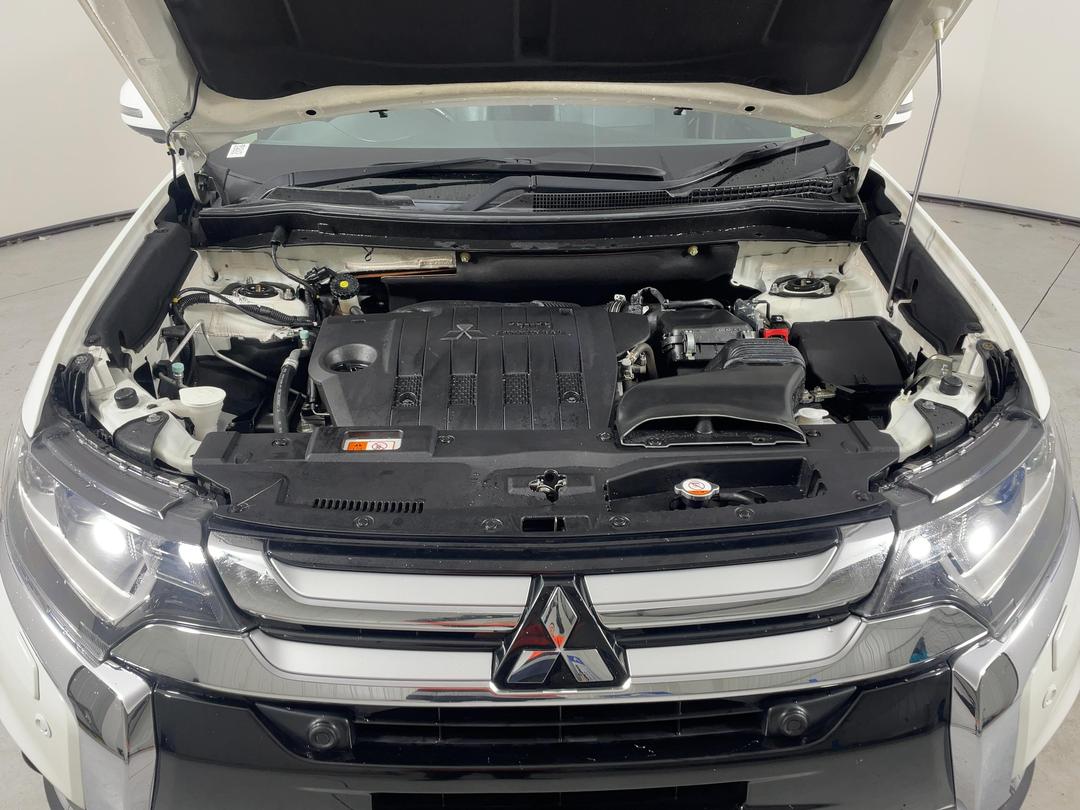 Photo '13' of Mitsubishi Outlander