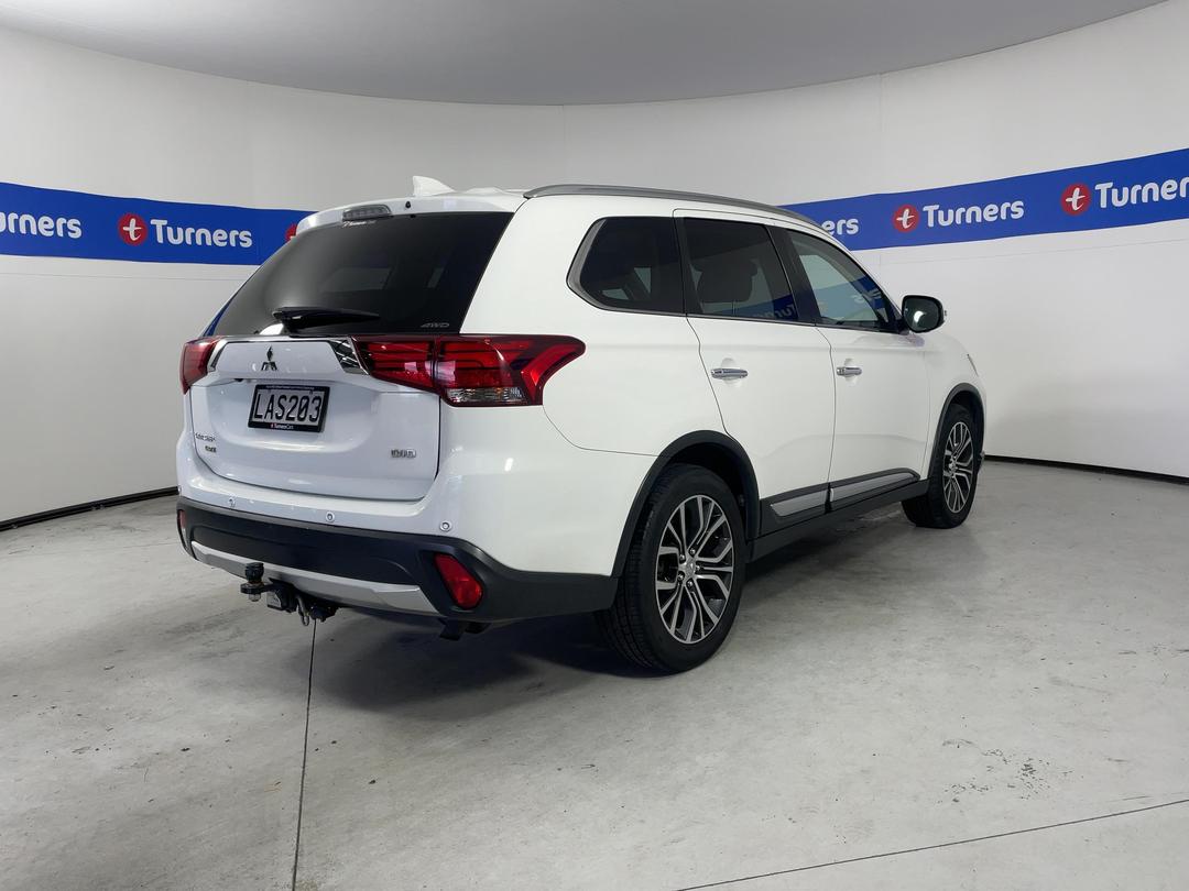 Photo '7' of Mitsubishi Outlander