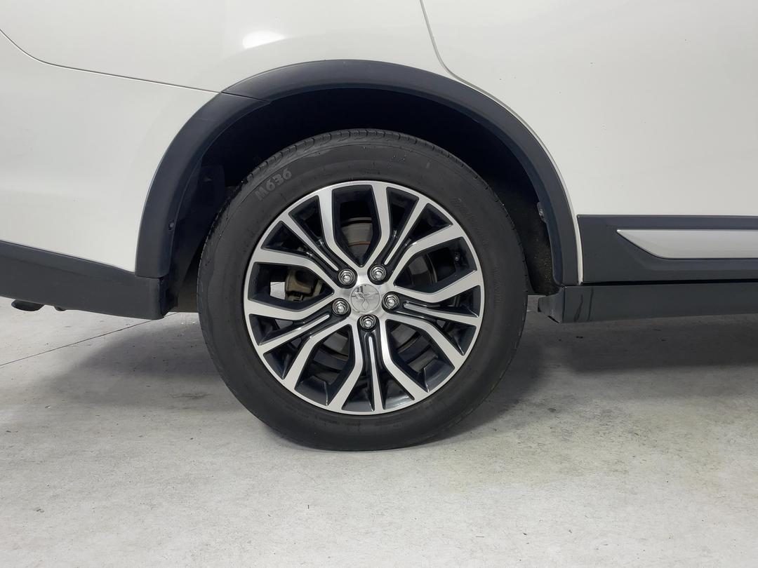 Photo '12' of Mitsubishi Outlander