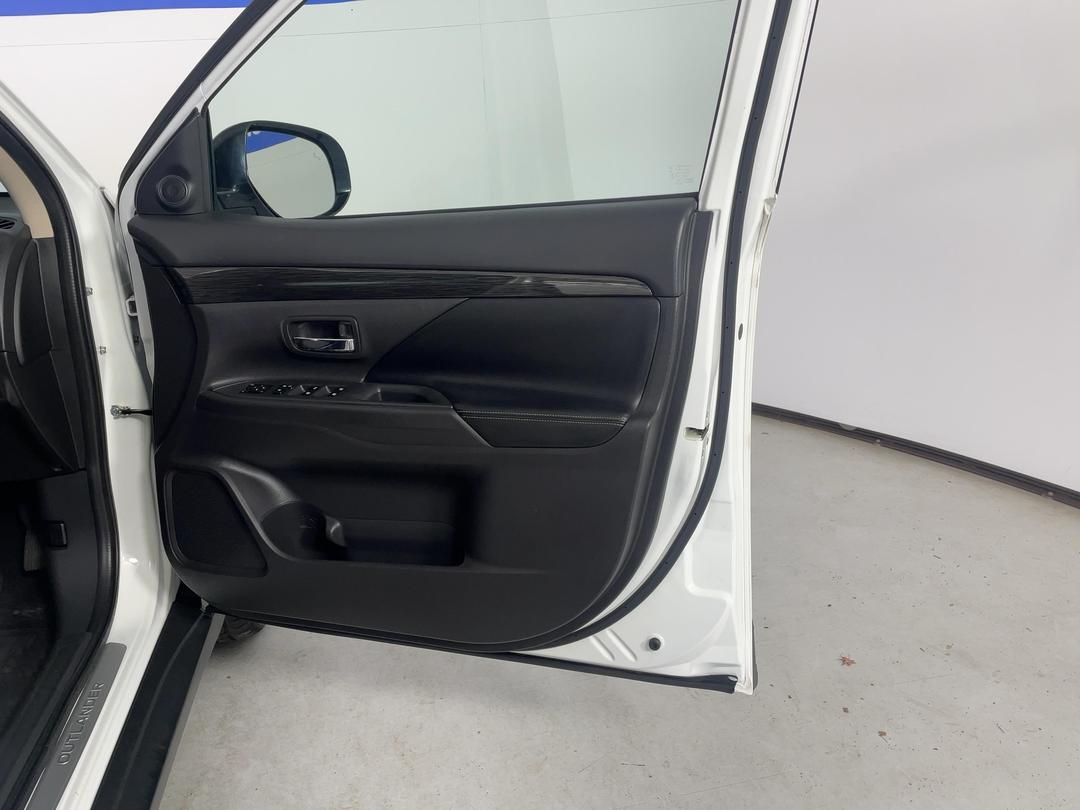 Photo '15' of Mitsubishi Outlander