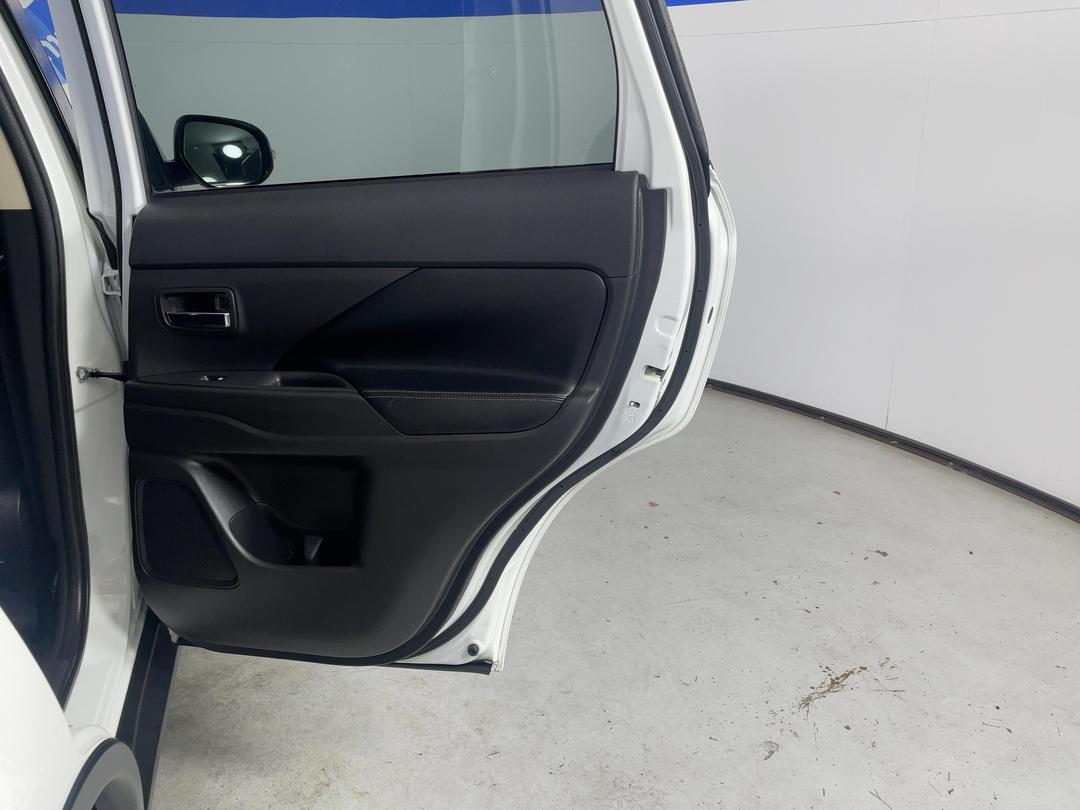 Photo '19' of Mitsubishi Outlander