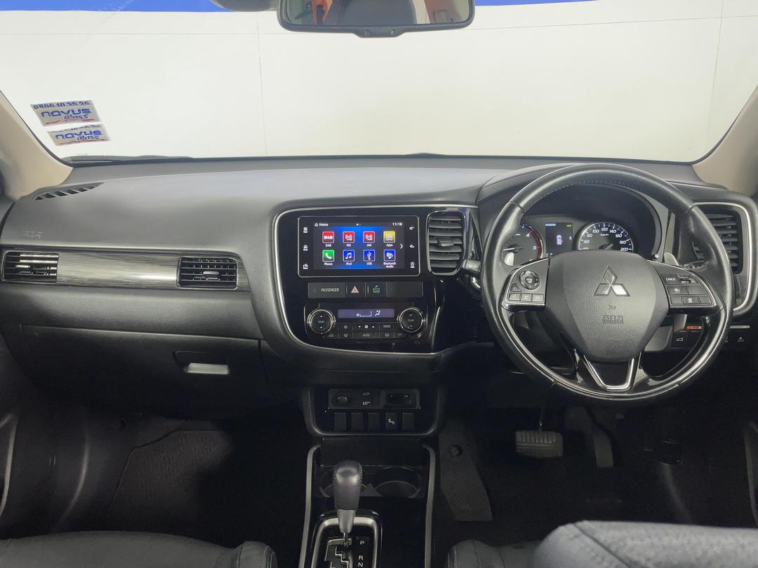 Photo '17' of Mitsubishi Outlander
