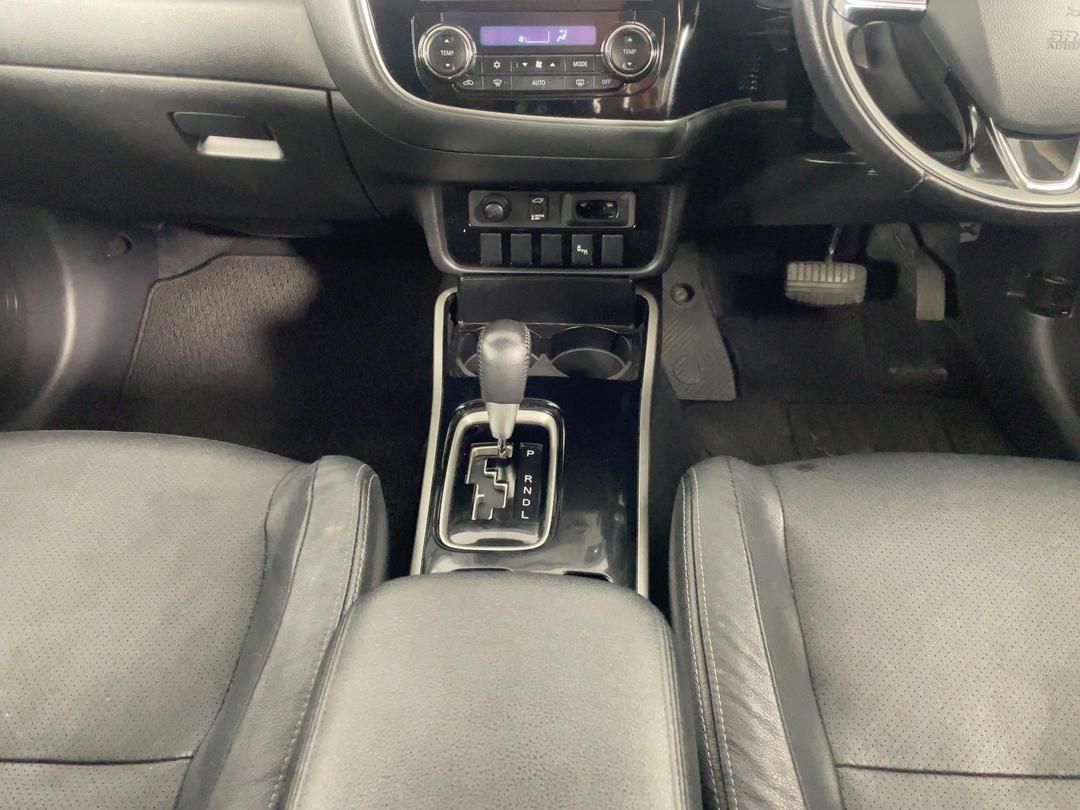 Photo '18' of Mitsubishi Outlander