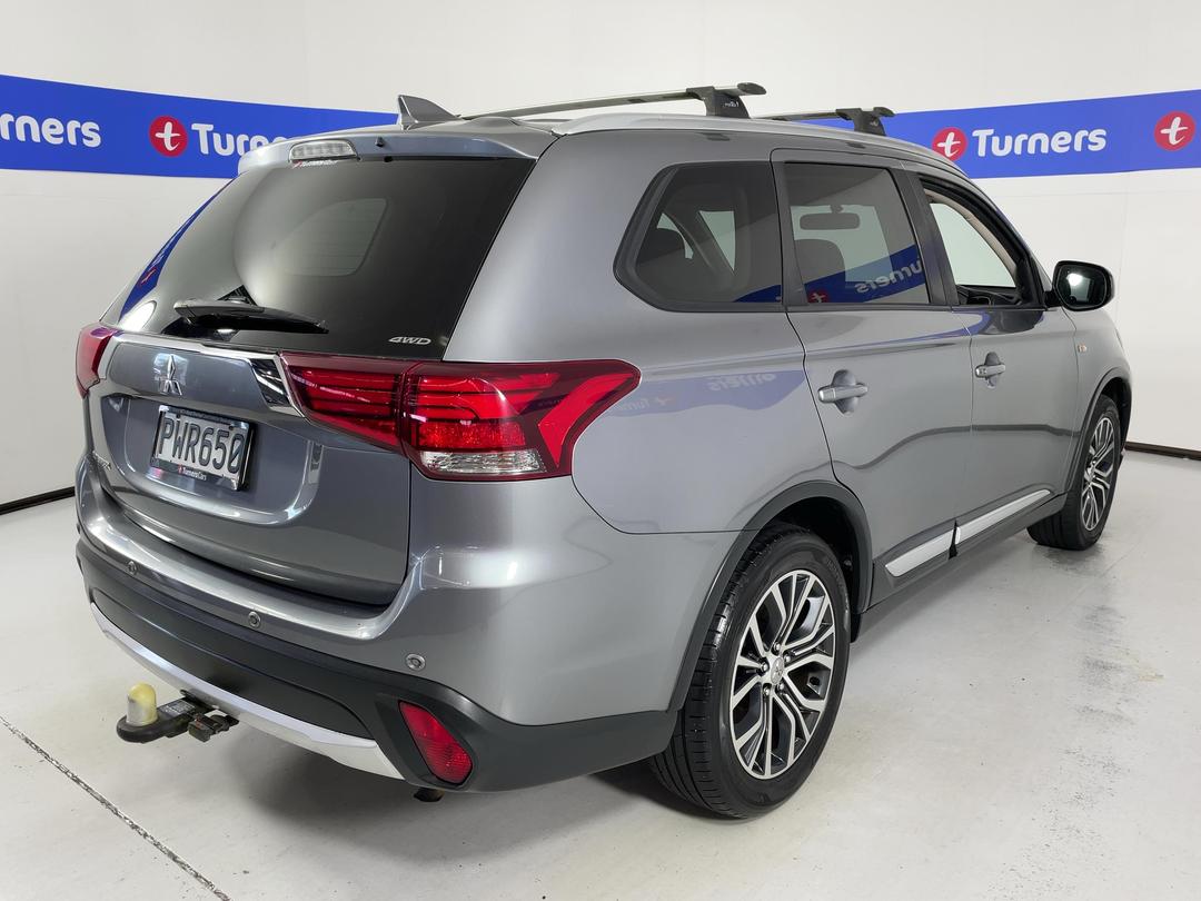 Photo '7' of Mitsubishi Outlander