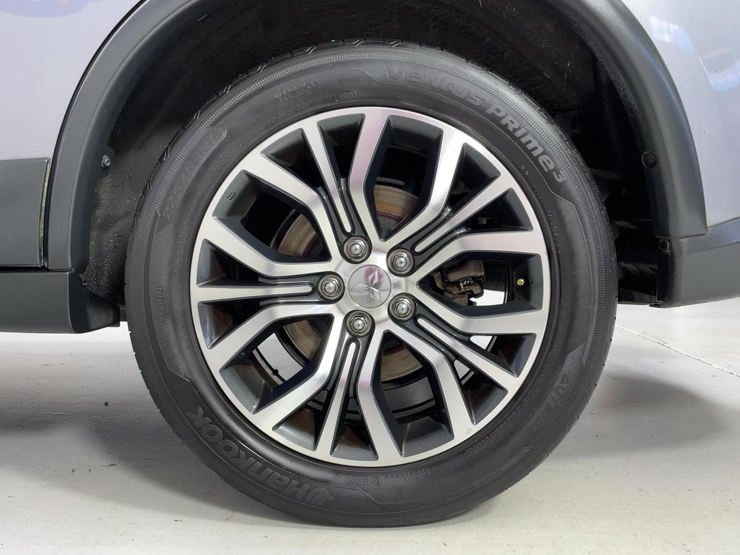 Photo '11' of Mitsubishi Outlander