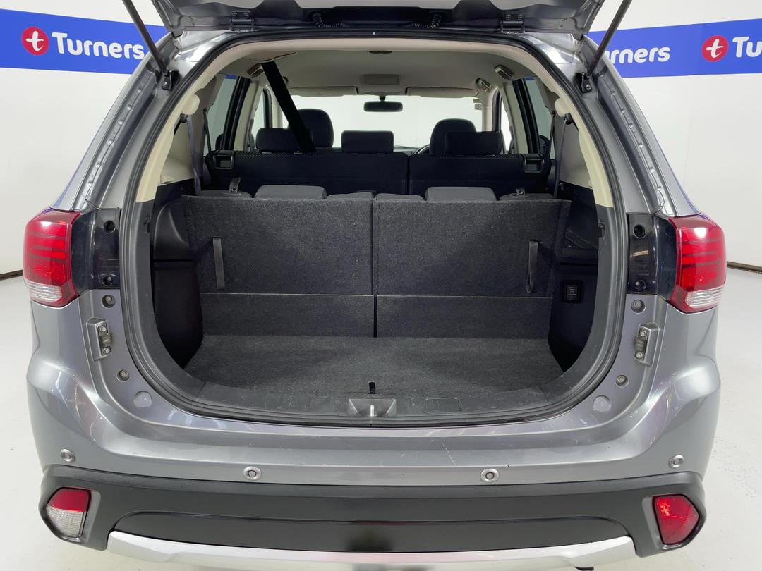 Photo '14' of Mitsubishi Outlander