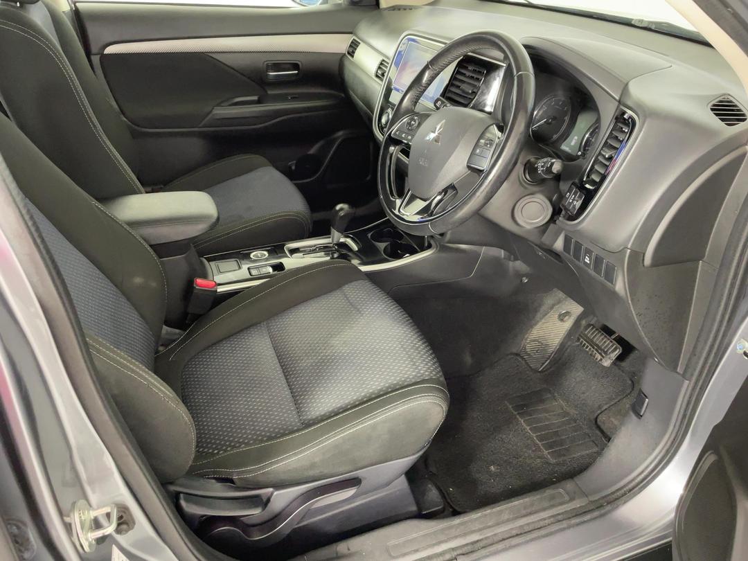 Photo '16' of Mitsubishi Outlander