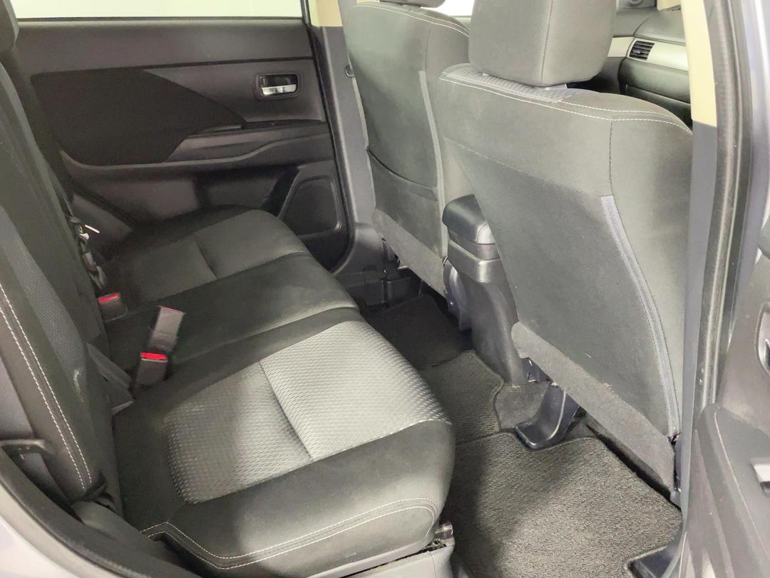 Photo '20' of Mitsubishi Outlander