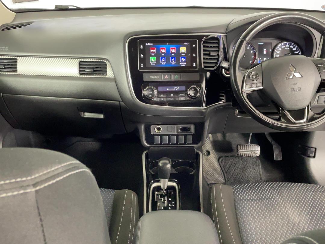 Photo '17' of Mitsubishi Outlander