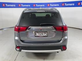 Photo '6' of Mitsubishi Outlander