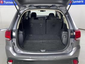 Photo '14' of Mitsubishi Outlander