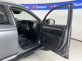 Photo '15' of Mitsubishi Outlander