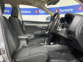 Photo '16' of Mitsubishi Outlander