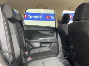 Photo '20' of Mitsubishi Outlander