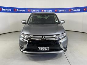 Photo '2' of Mitsubishi Outlander