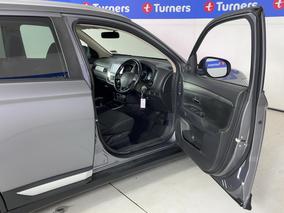 Photo '15' of Mitsubishi Outlander